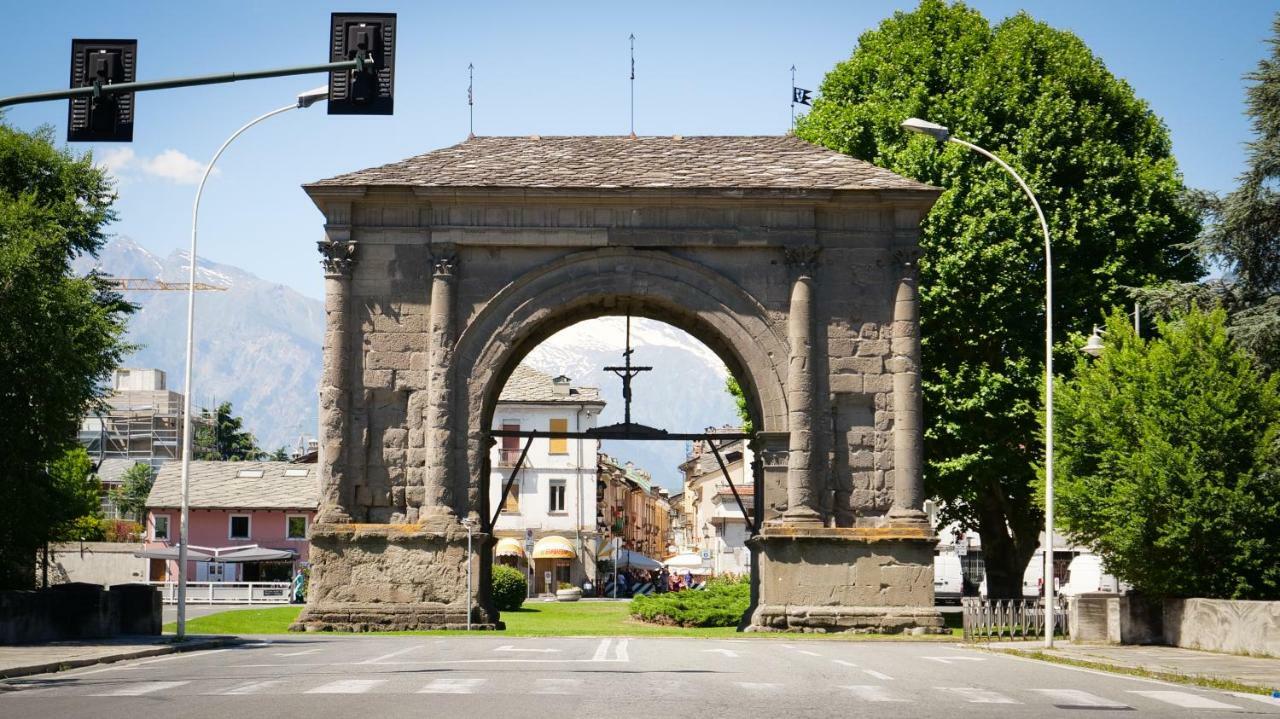 Nuovo Appartamento In Centro Con Posto Auto Incluso Aosta Exterior photo